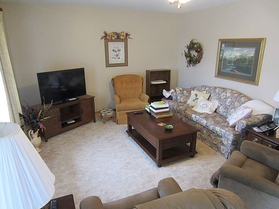 2nd image of 1410 Knights Ct