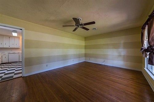 2nd image of 4715 Baywood Ln