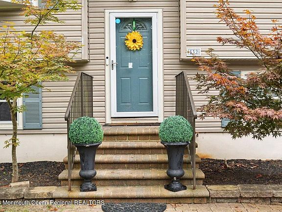 4th image of 532 Lawrence Avenue