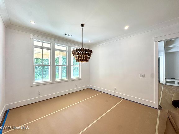 4th image of 126 W Scarborough Court
