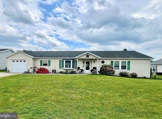 344 Towpath Ln, Pine Grove, PA 17963