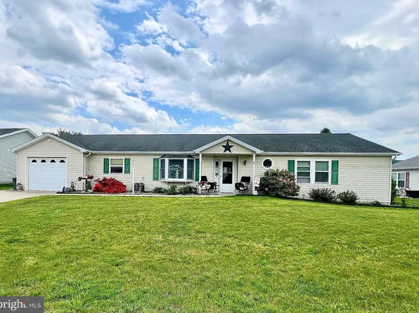 344 Towpath Ln, Pine Grove, PA 17963