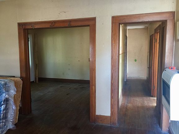2nd image of 320 S Oak St