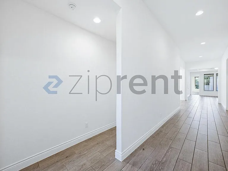 28414 Shailene Dr — Photo 4