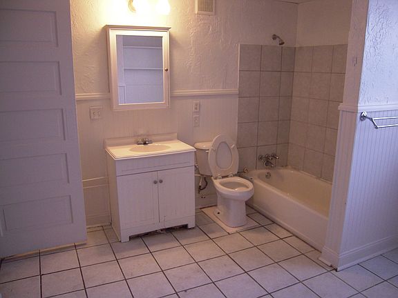 3rd image of 244 Erkenbrecher Ave