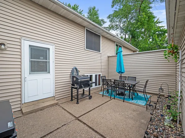 7589 Whitney Dr, Apple Valley, MN 55124