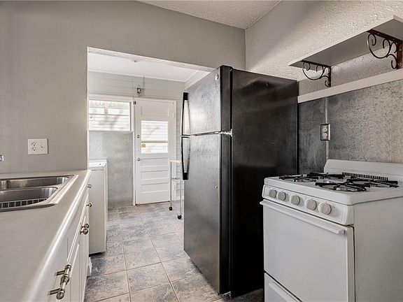 5th image of 3224 NW 24th St