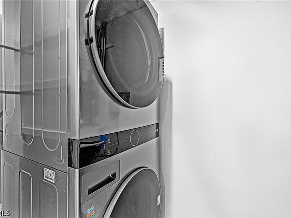5th image of 3225 E Riverside Dr APT 34-C