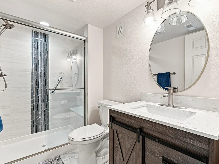 2445 Clayton Cir — Photo 40