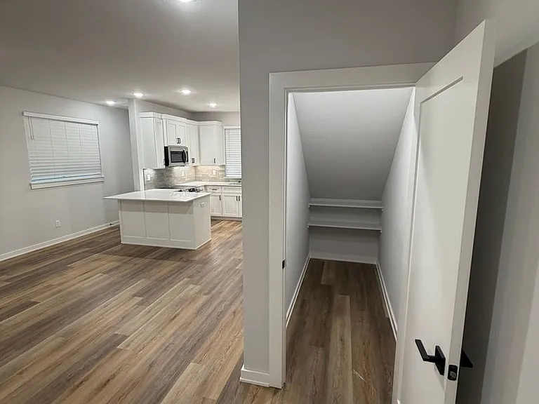 513 W Dallas St — Photo 15