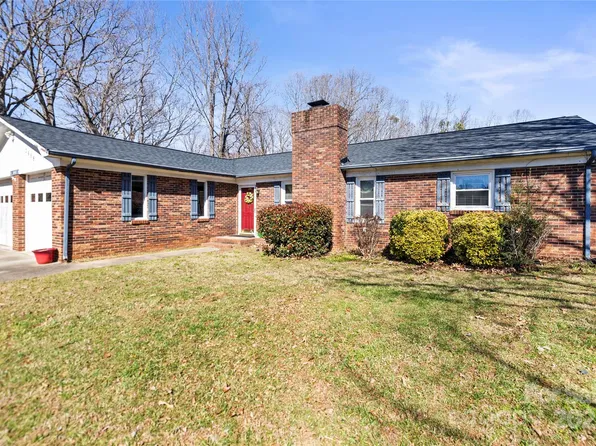 2659 Surrey Dr, Lincolnton, NC 28092