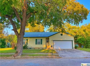 532 N College St, Gonzales, TX 78629