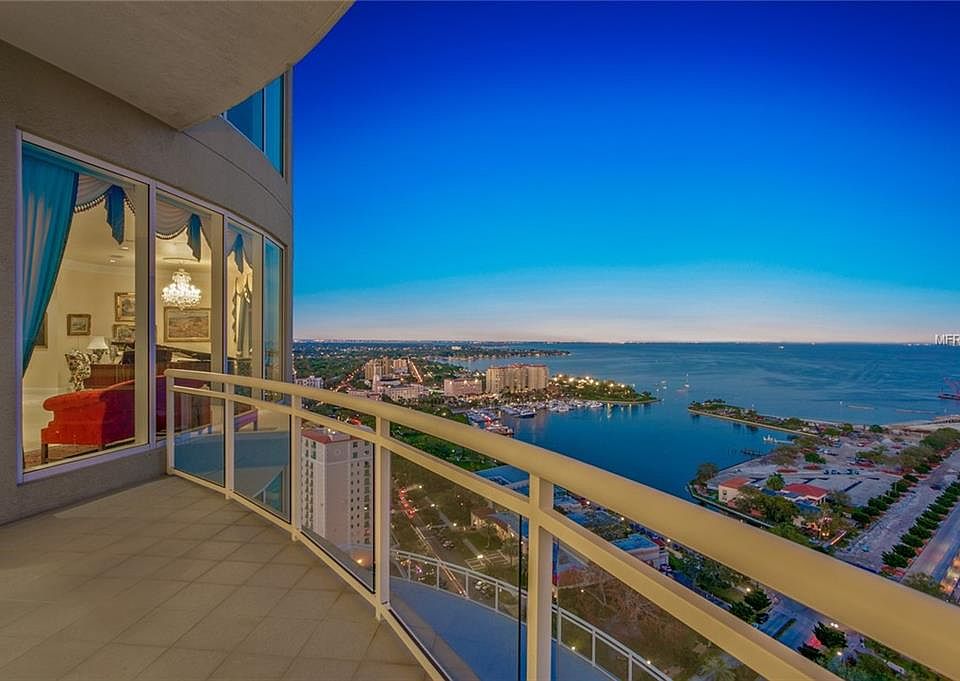 1st image of 180 Beach Dr NE Penthouse 2700
