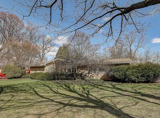 640 E Ravenswood Hills Cir, Brookfield, WI 53045
