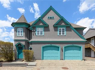 1564 Fairfield Beach Rd, Fairfield, CT 06824