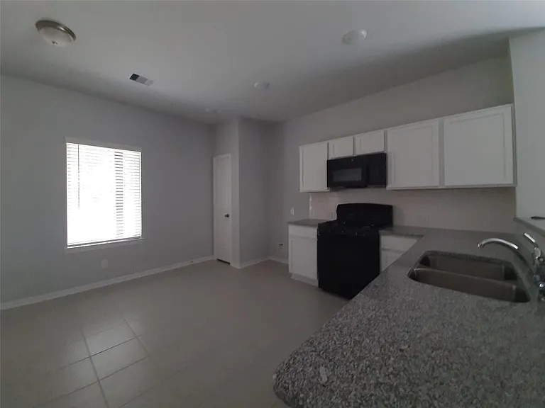5855 Strawflower Ln — Photo 10