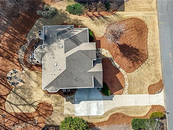 3rd image of 1001 Chestnut Hill Rd SW