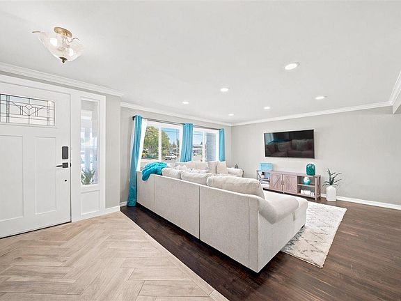 3rd image of 8101 Mesa Oak Way