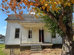 617 S Franklin St, Golconda, IL 62938