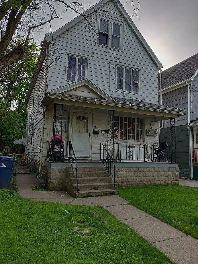 3 bed, 900 sqft, $1,175 — Photo 1