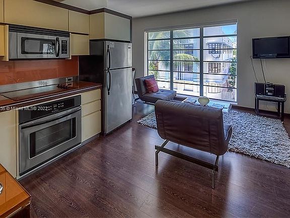 4th image of 435 21st St #301