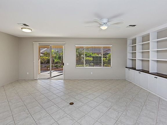 3rd image of 78815 Daffodil Cir