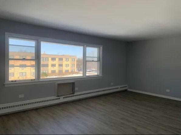 392 Executive Dr, Carol Stream, IL