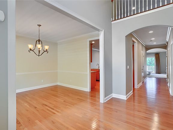 3rd image of 1403 Torrey Pine Dr