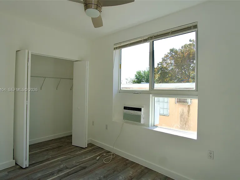 1036 SW 5th St #12 — Photo 3