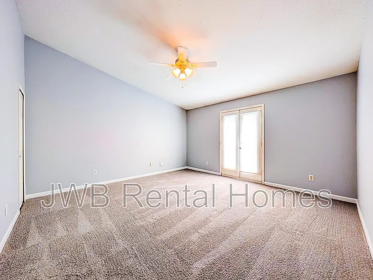 13715 Richmond Park Dr N #507 — Photo 9
