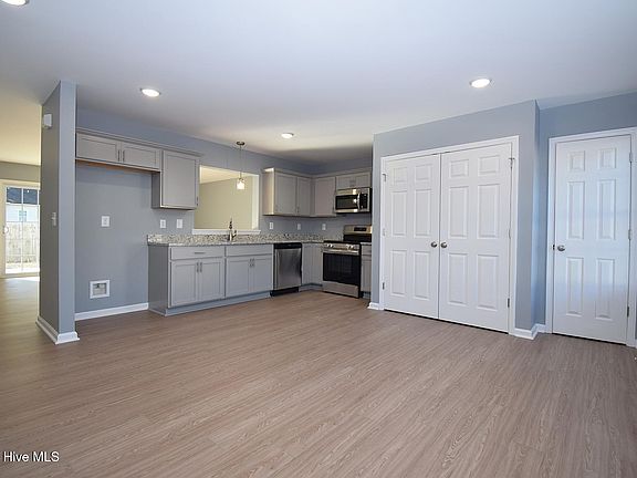 4th image of 1227 Masters Ln #A
