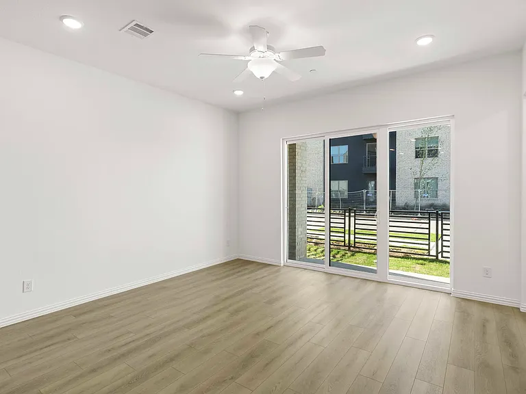 1215 Daybreak Dr — Photo 5