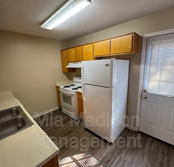 141 Hunt Club Ct — Photo 6