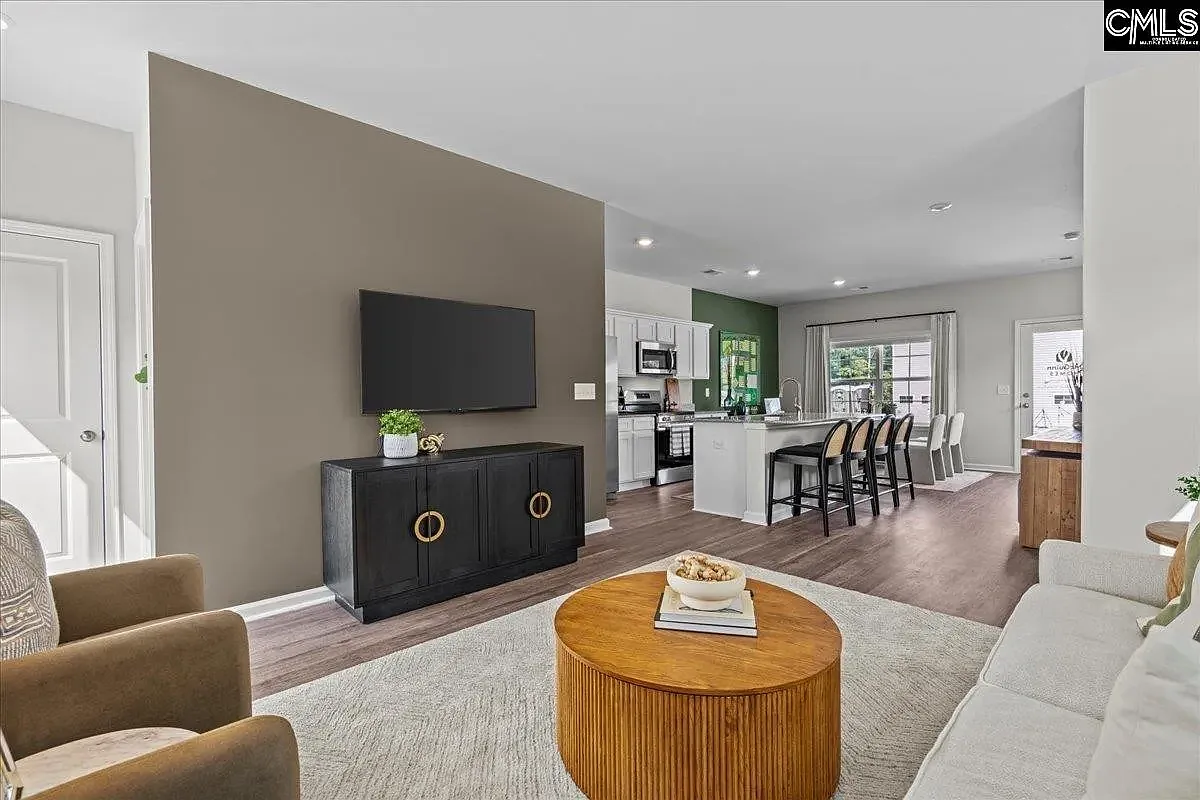3 bed, 2.5 bath, 1305 sqft, $1,695 — Photo 3