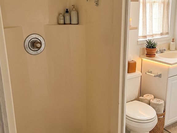 4th image of 3981 NE 8th Ave #1