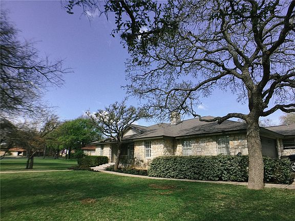 3rd image of 300 Las Plumas Dr