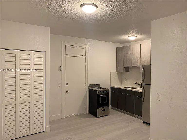 712 SW 56th Ave #4B — Photo 6