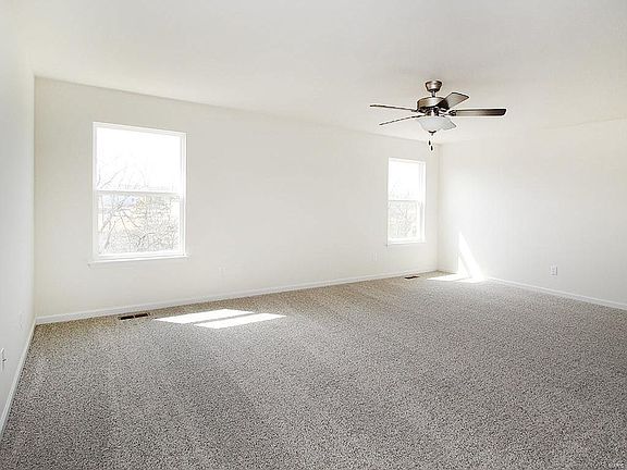 5th image of 136 Prairie Wind Dr
