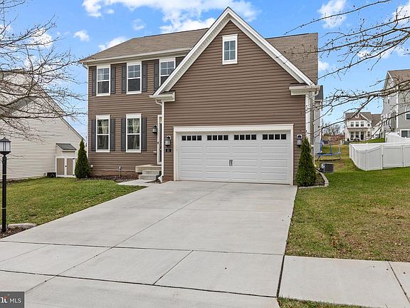 2nd image of 35 Hickory Ridge Cir