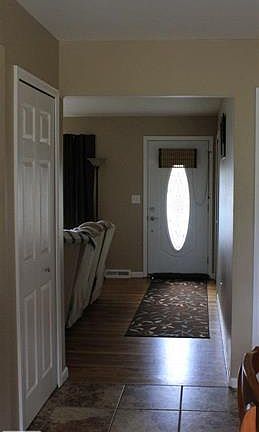 4th image of 1554 Joslyn Ave