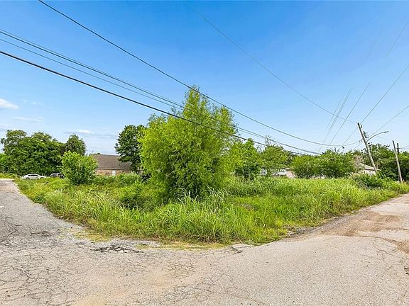 2nd image of 3166 Elmwood Park Dr