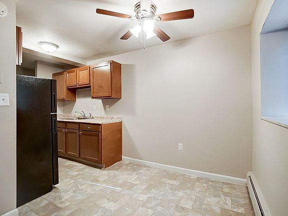 4th image of 401 Blue Bell Ln