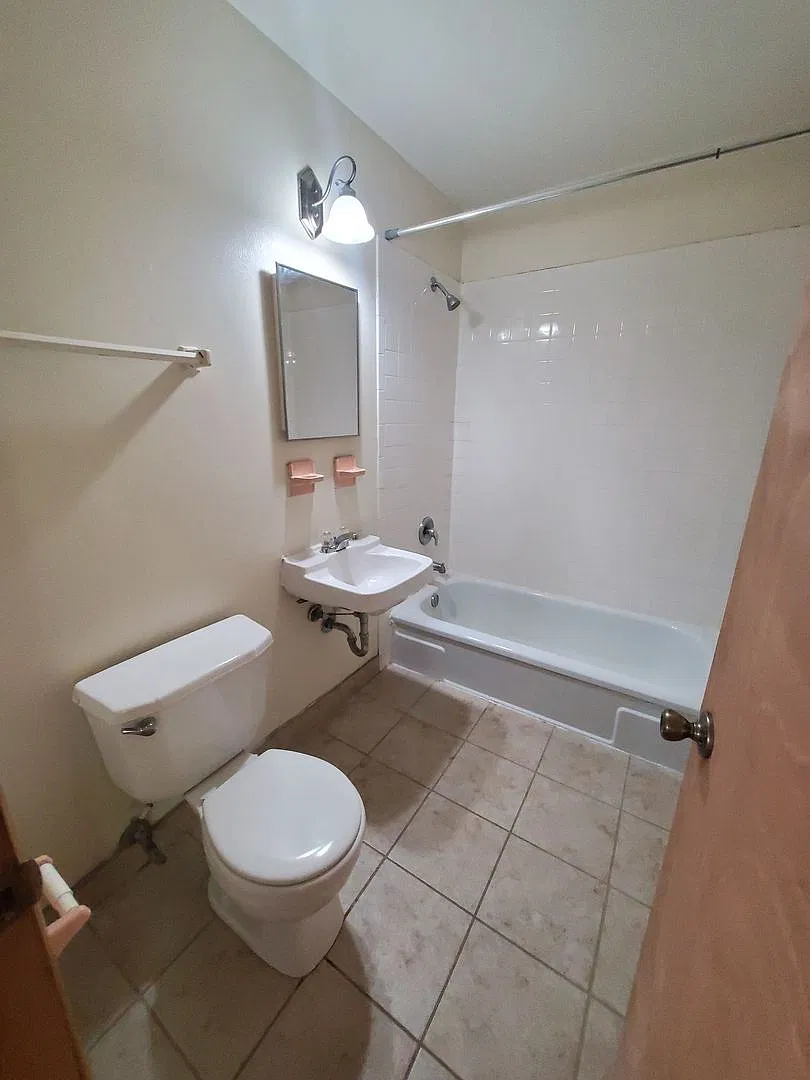 1851 N Oakland Ave (18 Unit) — Photo 4