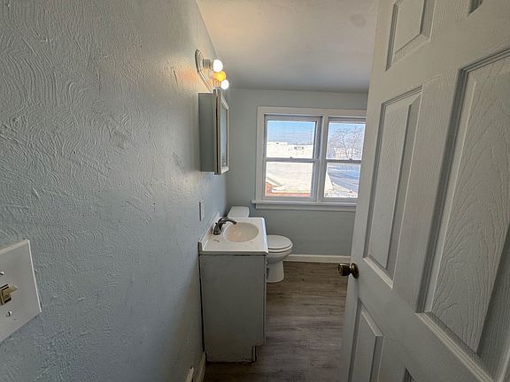 4th image of 704 W 21st St