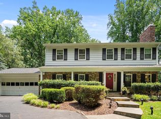 10411 Artemel Ln, Great Falls, VA 22066