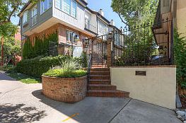 Gated Entry on 7th Ave