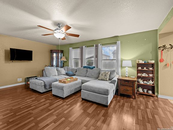 3rd image of 361 COPPER BLUFF DR