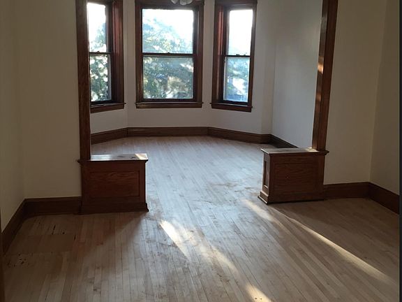 2nd image of 840 N Hoyne Ave #3