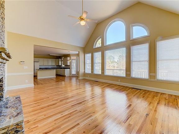 5th image of 2560 Lynshire Ln