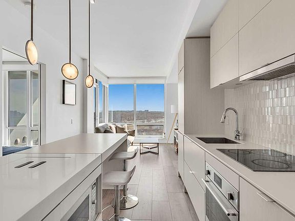 5th image of 508-615 6th Ave SE #508